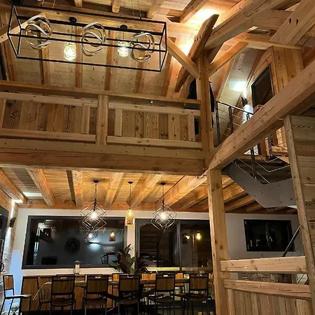 Leonie Chalet *